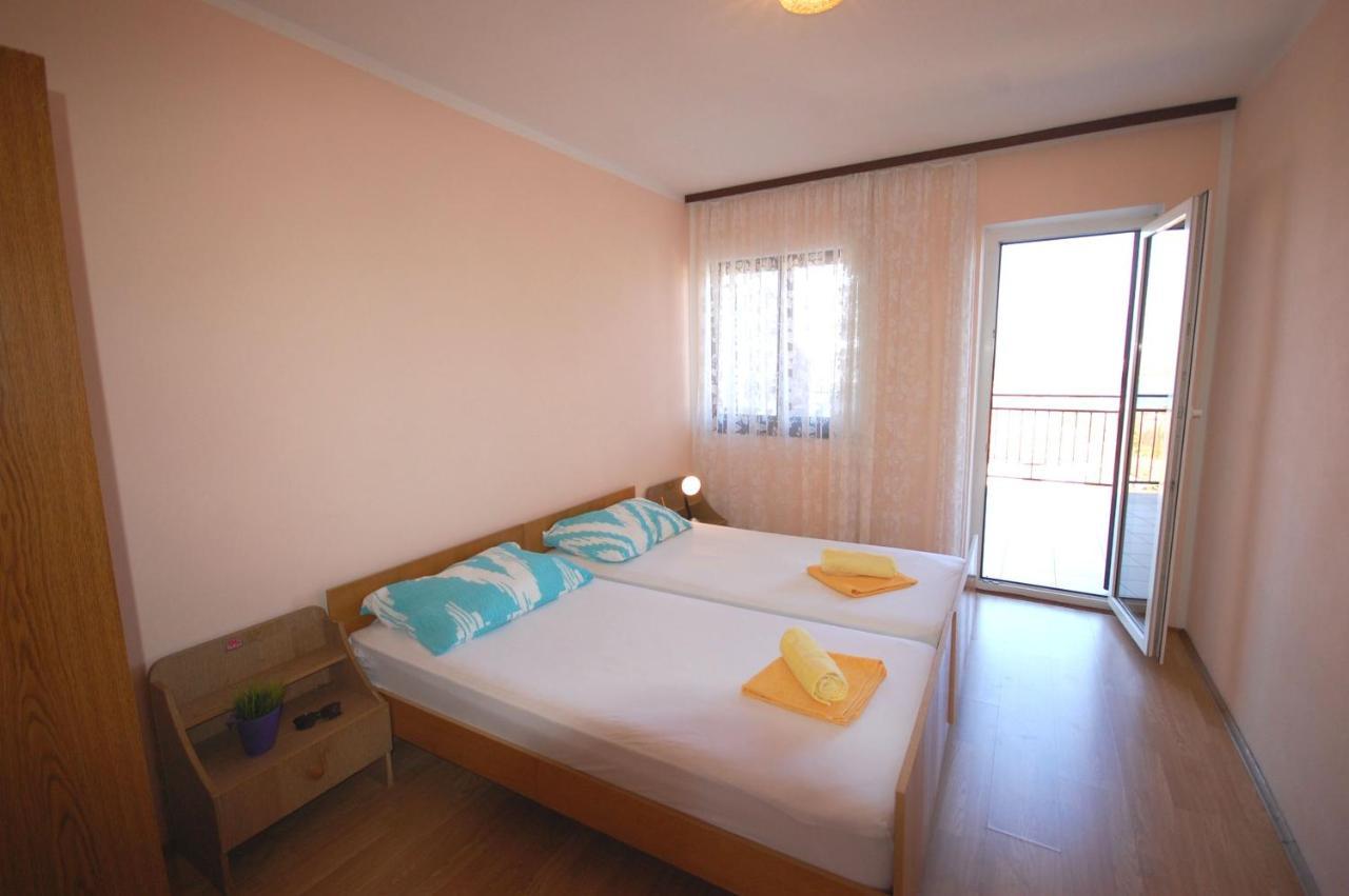 Apartments Dida By El-Pi Tours Нівице Екстер'єр фото